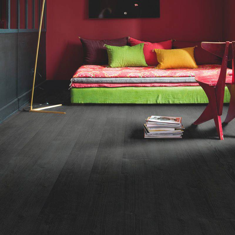 burned wooden plank laminate flooring in bedroom