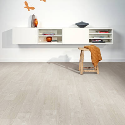 gerbur prime frozen oak laminate floor in living space