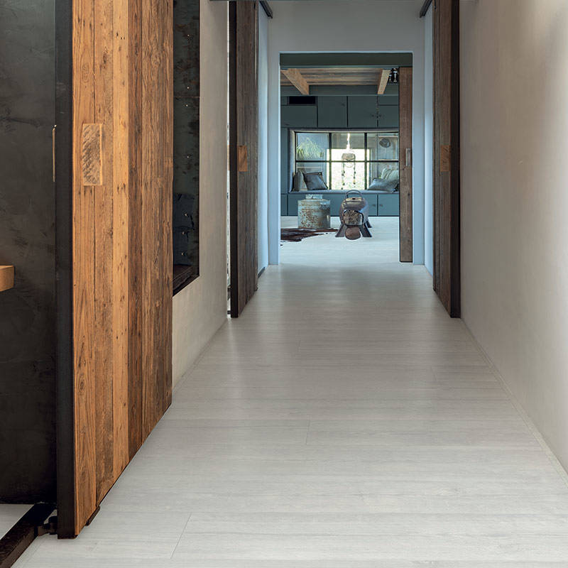 QS Pulse Snow Pine Vinyl Flooring Coridoor